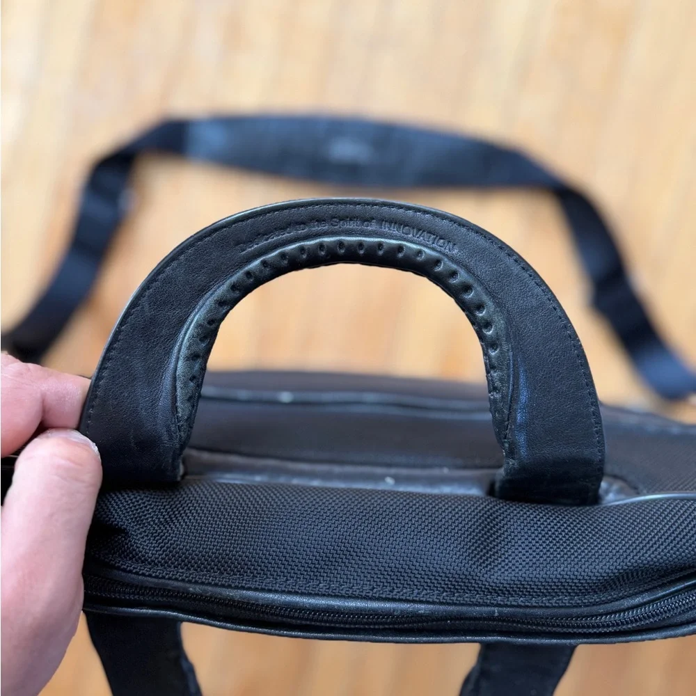 Vintage TUMI Innovation 17